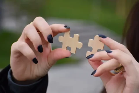 Zwei Puzzleteile